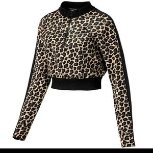 Cropped Puma sweatshirt (M)